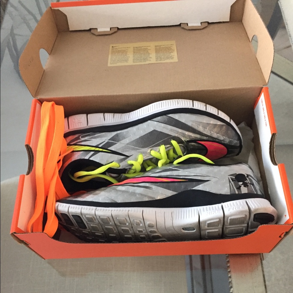 Nike silver sneakers